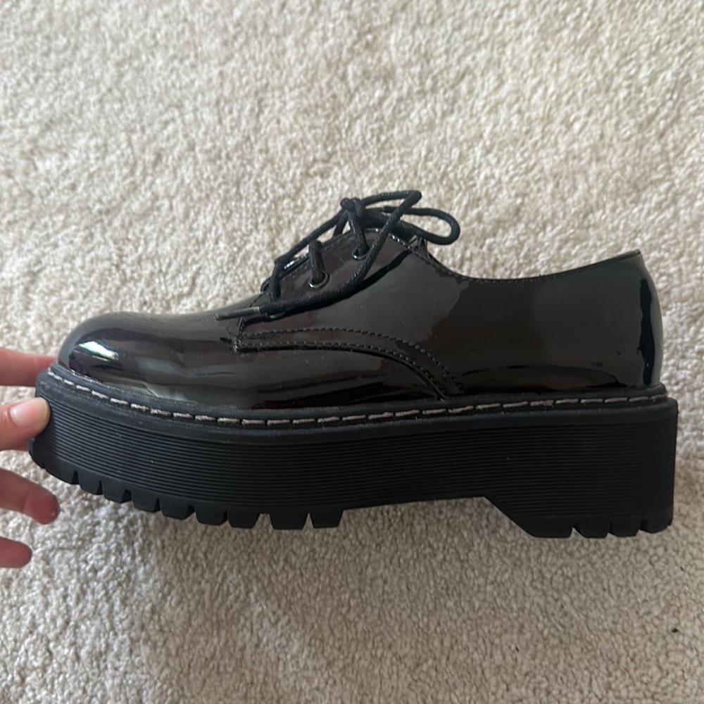Steve Madden patent platform oxfords. Size 7 - Picture 9 of 10